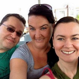 Meet your Posher, Dee dee